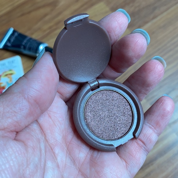 Cosmetic Samples - Picture 6 of 6